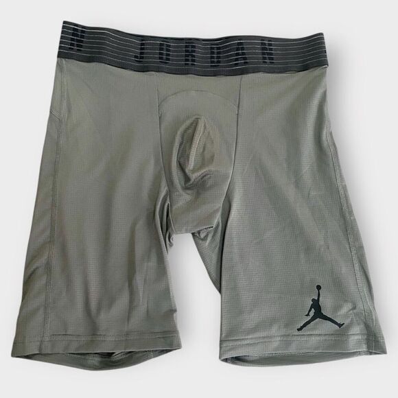 Nike Air Jordan Jumpman Gray Compression Athletic Shorts AT3138-099 Mens size M - Picture 1 of 9